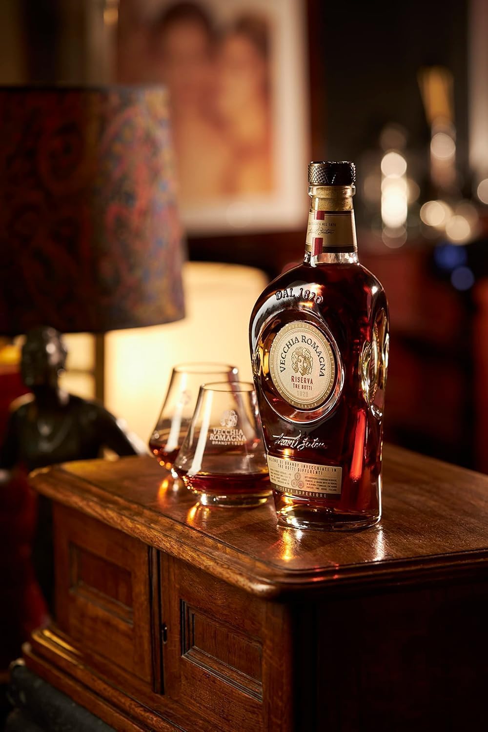 Vecchia Romagna Riserva Tre Botti 70cl – Blend di distillati invecchiati in tre botti differenti, gusto ricco e intenso. 40,8% vol.