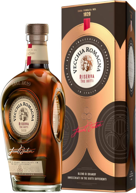 Vecchia Romagna Riserva Tre Botti 70cl – Blend di distillati invecchiati in tre botti differenti, gusto ricco e intenso. 40,8% vol.