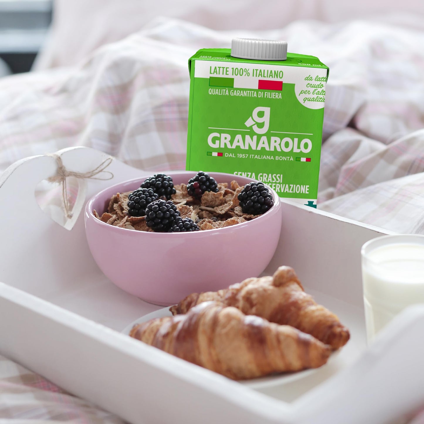 Granarolo, Latte UHT Scremato da 500ml, 12 Confezioni di Latte 100% Italiano, a Lunga Conservazione Grazie al Trattamento UHT, Senza Grassi, Made in Italy