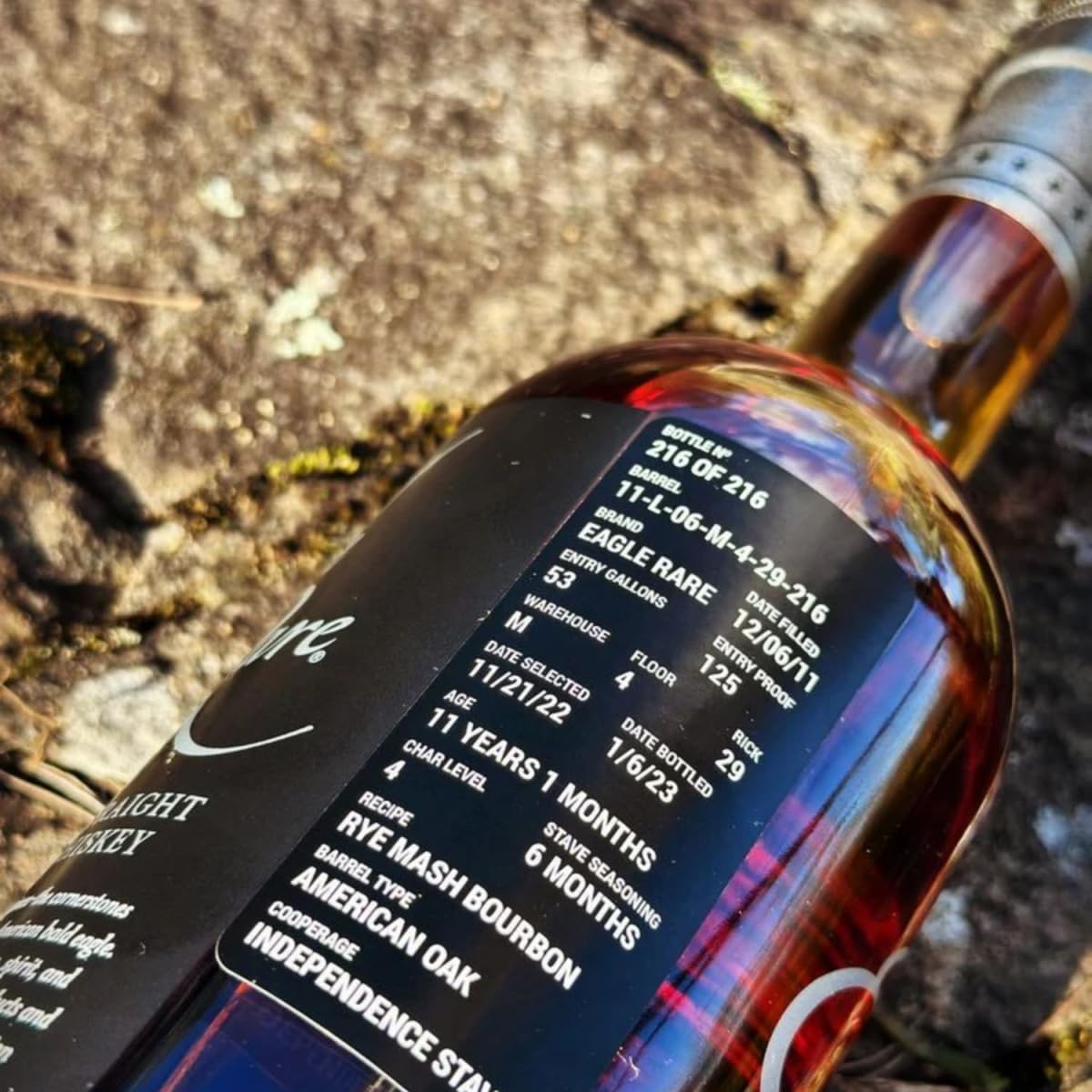 Buffalo Trace Distillery Eagle Rare 10 Anni Old Bourbon Whiskey - 750 ml