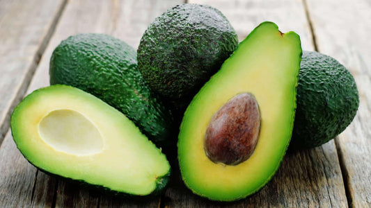 - CG94 Confezione 2 KG - Avocado Fresco Premium, Frutti Selezionati di Alta Qualità, Ideali per Insalate, Guacamole e Cucina Gourmet