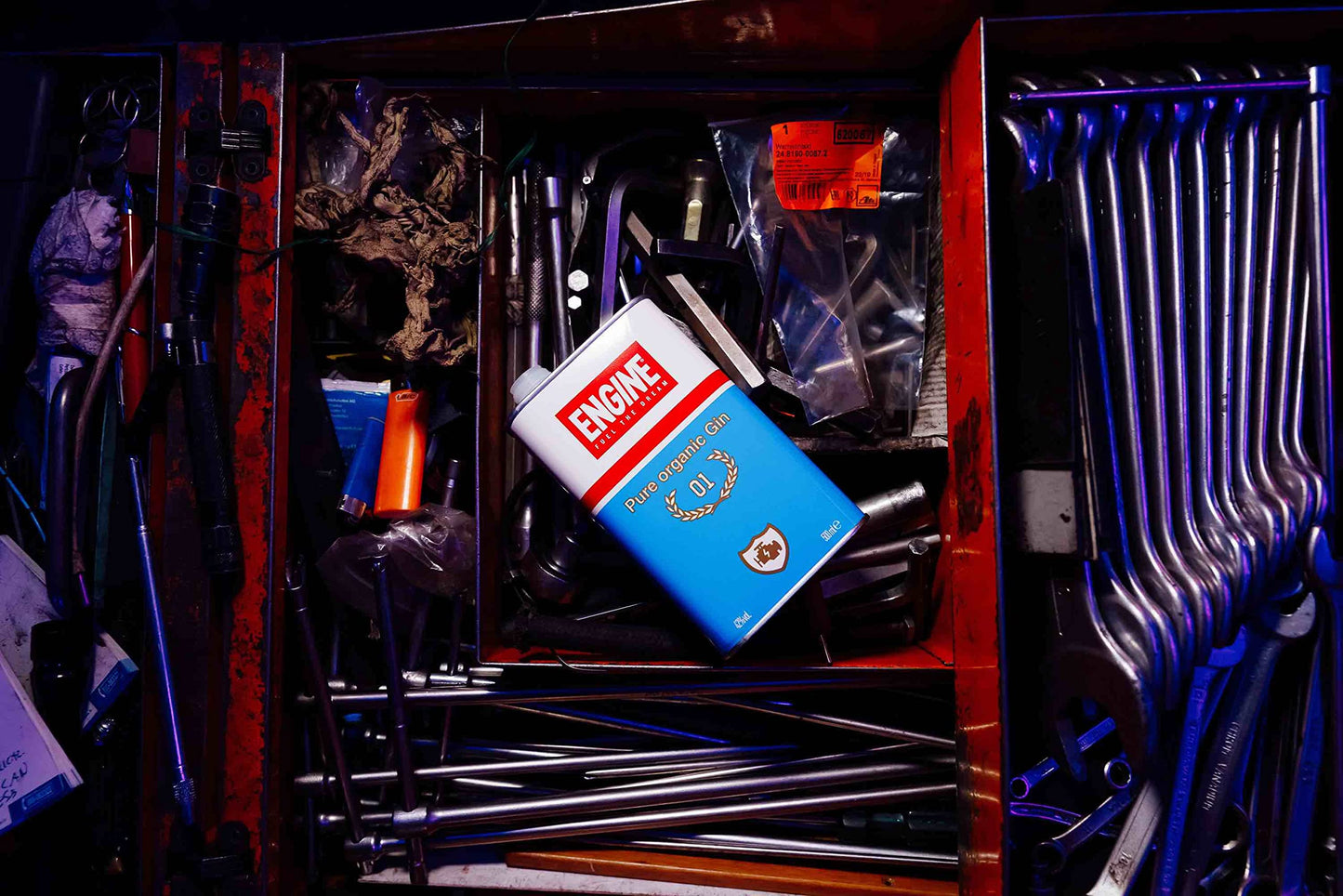 GIN ENGINE PACK, nr.1 latta Engine cl.50 + nr.6 Bicchieri in metallo + nr.1 Ice Bucket in metallo,il gin delle Langhe,"Pure Organic Gin",il gin artigianale 100% italiano e biologico,il Gin in Tanica