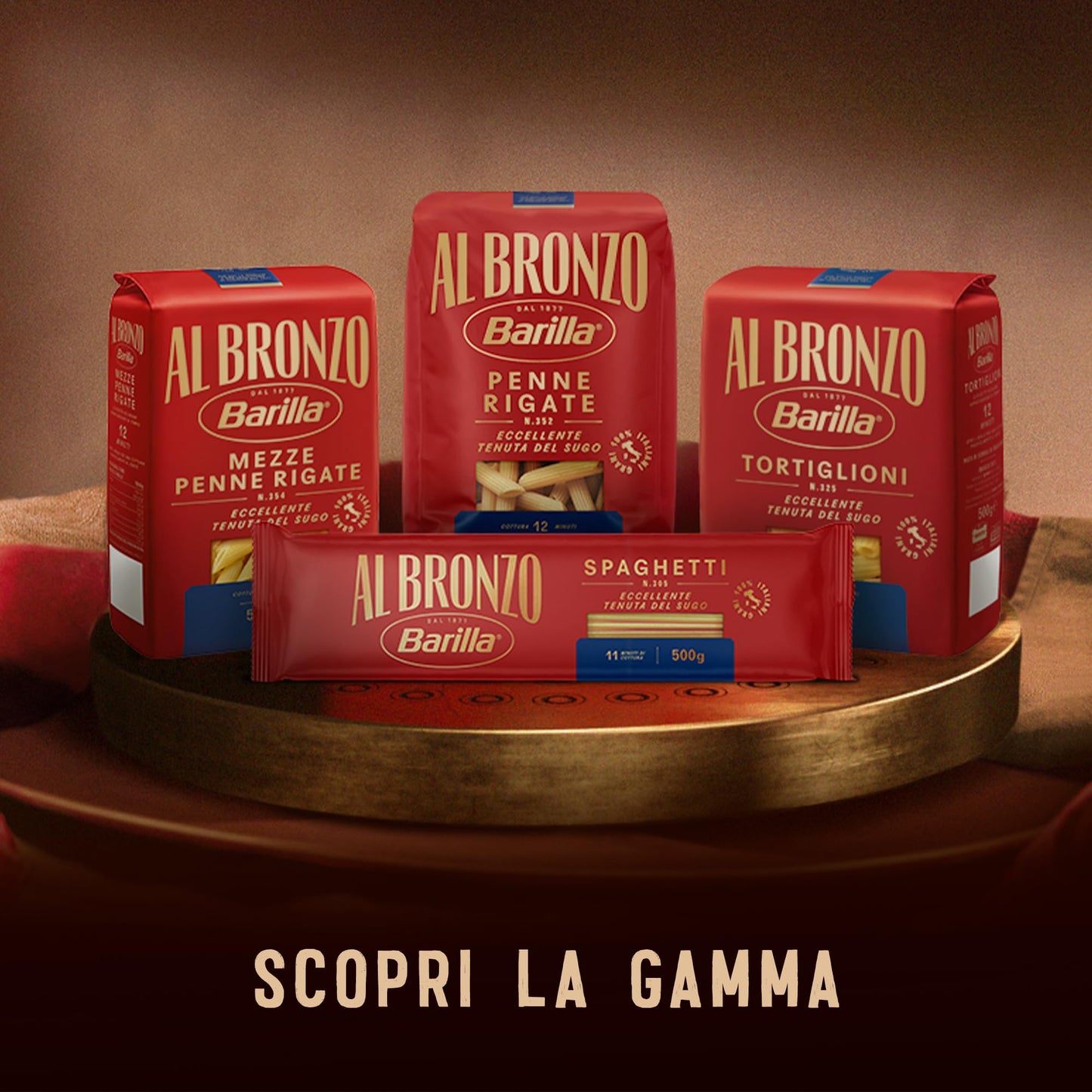 Barilla Pasta Al Bronzo Mezzi Rigatoni 100% Grano Italiano, Pasta Trafilata Al Bronzo con Lavorazione al Bronzo Grezzo, Formato Spesso e Corposo, Alta Tenuta di Sugo e Cottura, 16 Confezioni da 500 g