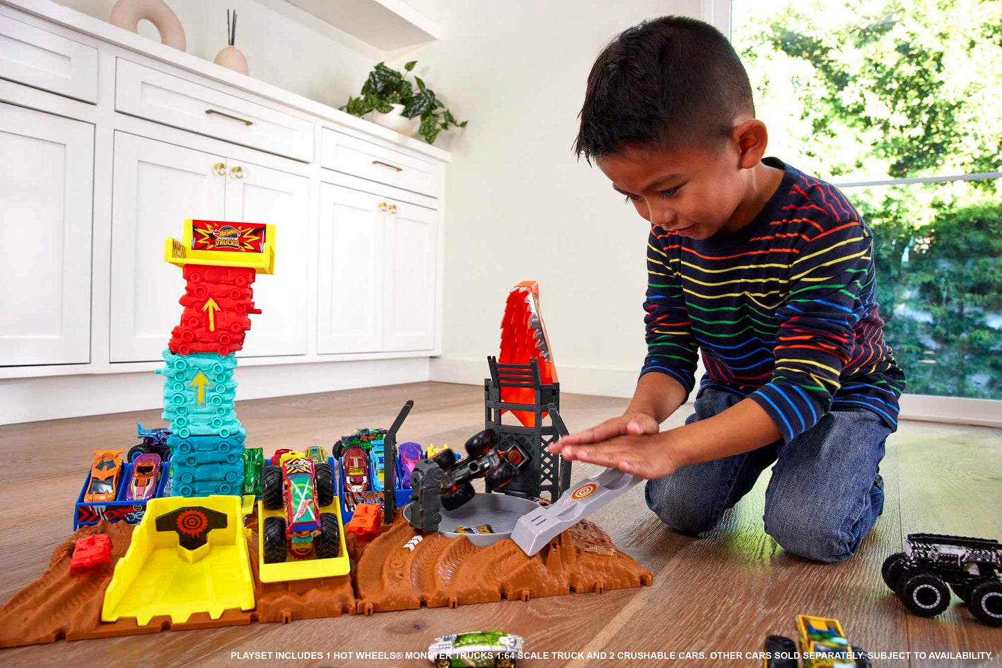 Hot Wheels - Hot Wheels Monster Trucks Arena degli Scontri, Sfida in Testacoda con Tiger Shark, playset con un truck e 2 macchinine da distruggere, giocattolo per bambini 4+ Anni, HNB93