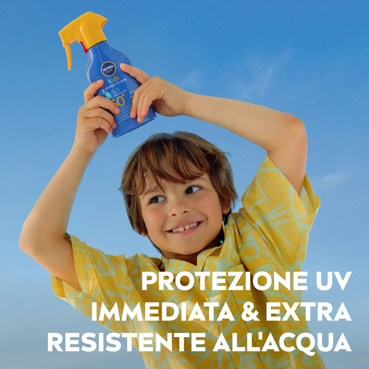 NIVEA SUN Kids Maxi Spray Protect & Care SPF 50+ 270 ml, Crema solare 50 bambini 3+ anni, Protezione solare 50 bambini spray extra resistente all'acqua e al sudore con Pantenolo, Vitamina C & E