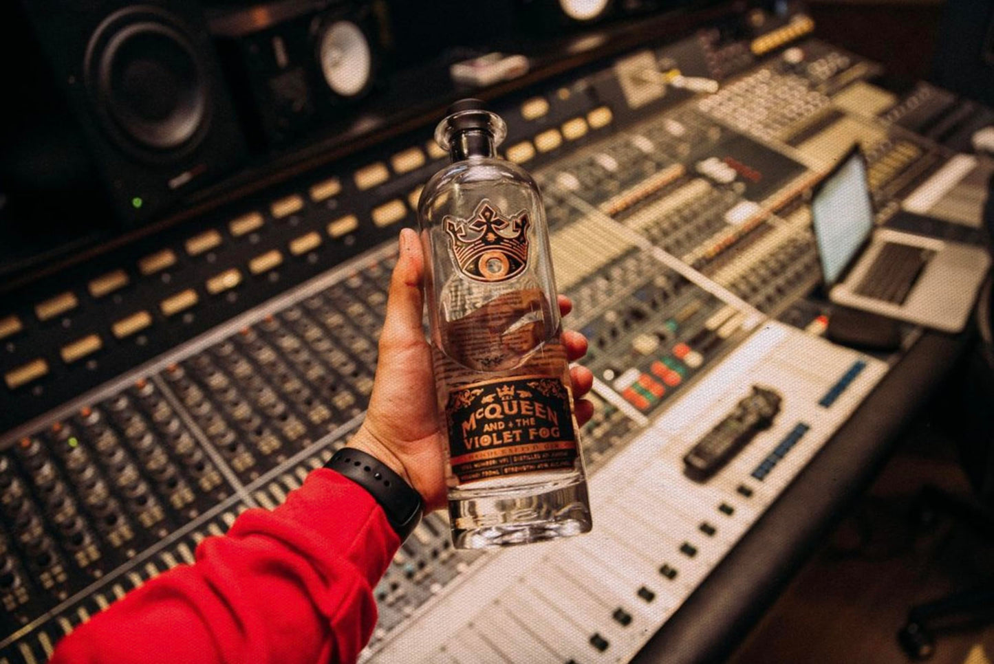 McQueen and the Violet Fog Handcrafted Gin 40% Vol. 0,7l