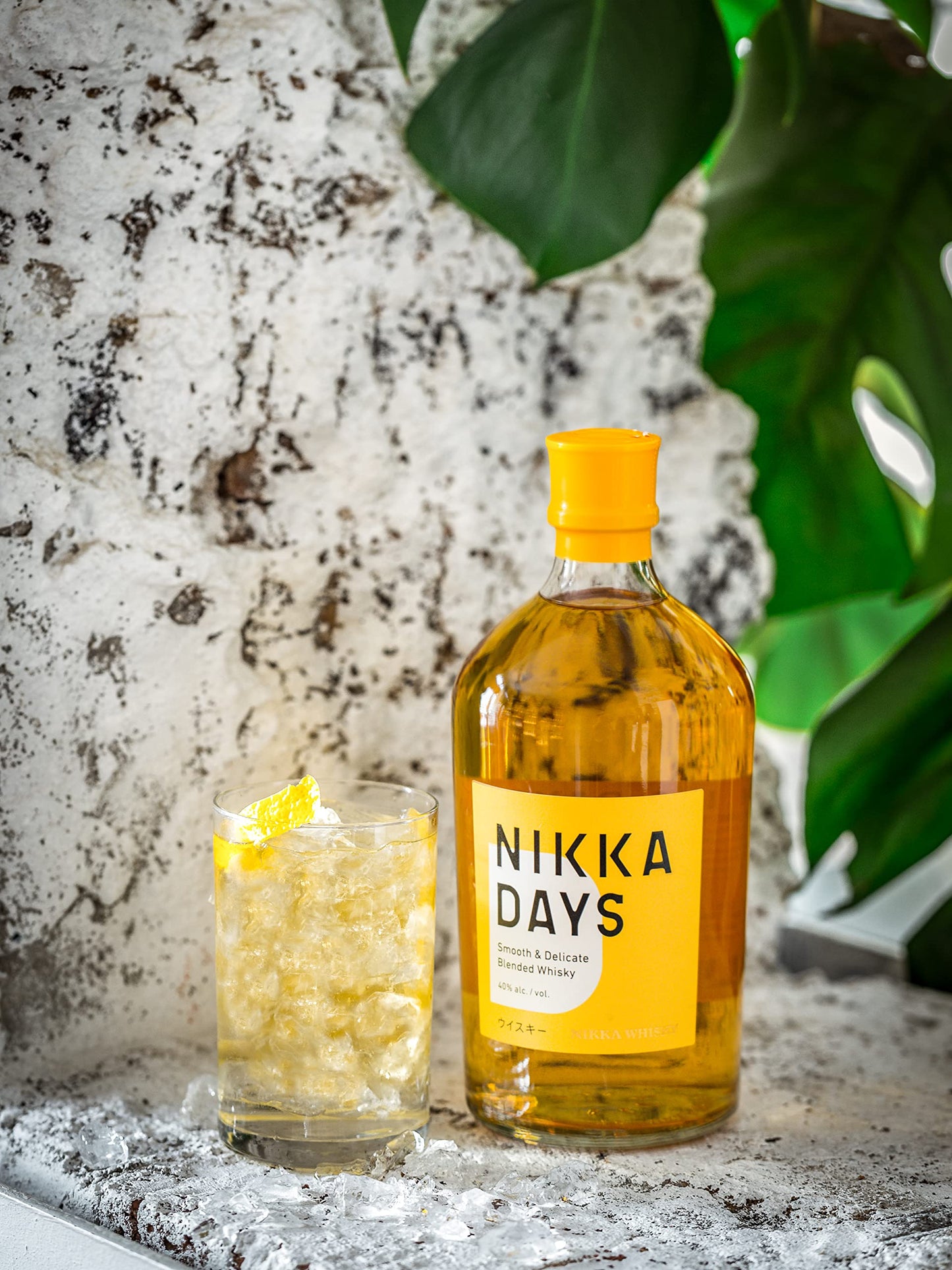 Nikka DAYS Smooth & Delicate Blended Whisky 40% Vol. 0,7l in Giftbox, 70cl
