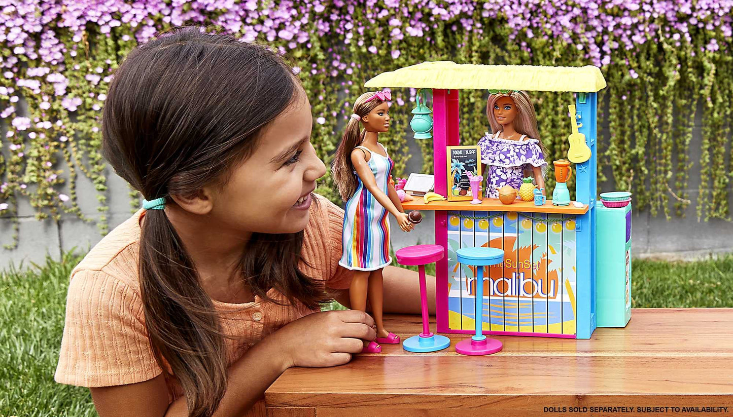 Barbie- Chiosco da Spiaggia di Malibù con 2 Sedute per Bambole e Tanti Accessori, Giocattolo per Bambini 3+Anni, GYG23