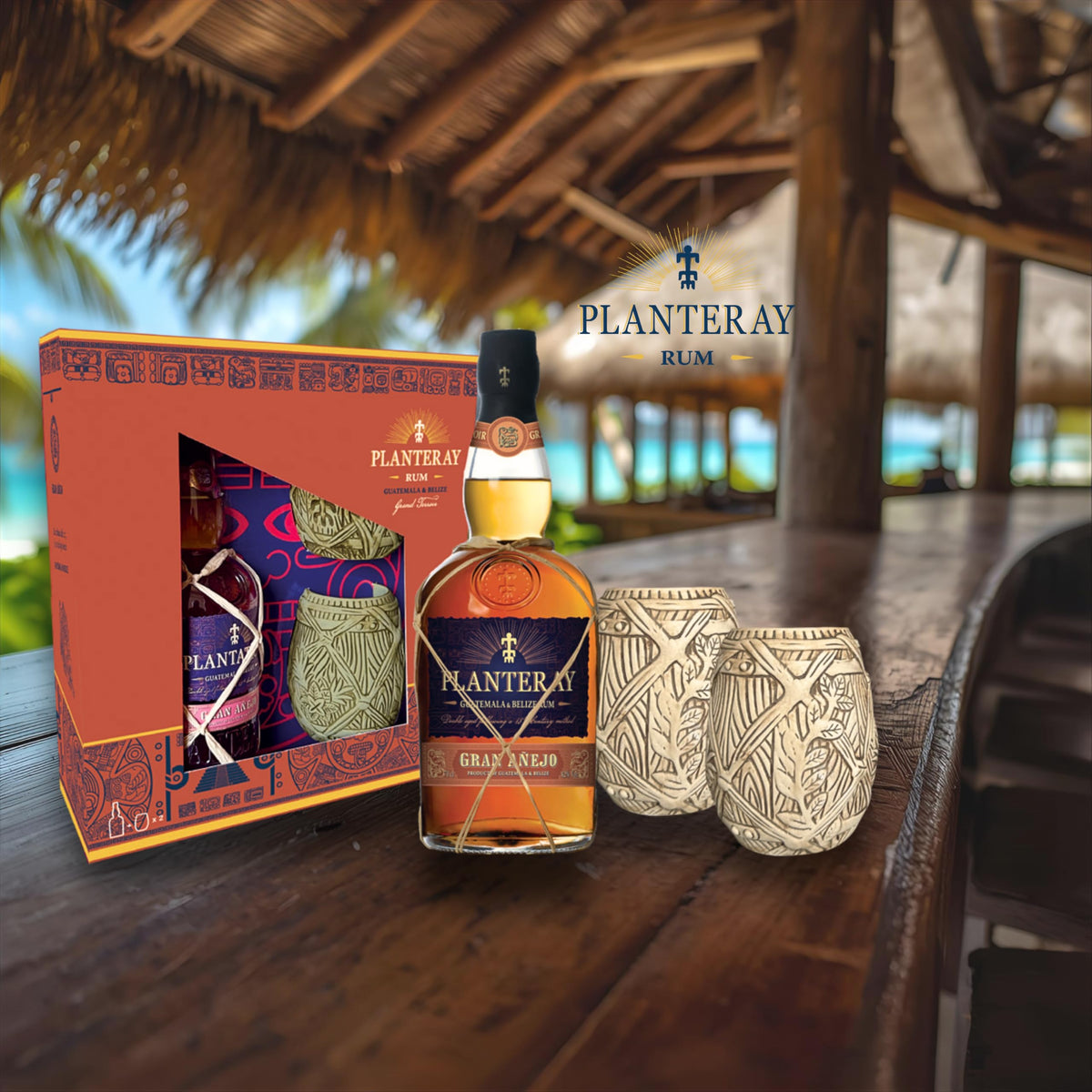 Planteray Rum Gran Anejo, 700ml, Confezione Regalo con 2 Tiki Mug, Rum Scuro Artigianale, Note Speziate e Vanigliate, Invecchiato 3 Anni, Miscela da Guatemala e Belize, Affinato in Francia, 42% Vol.