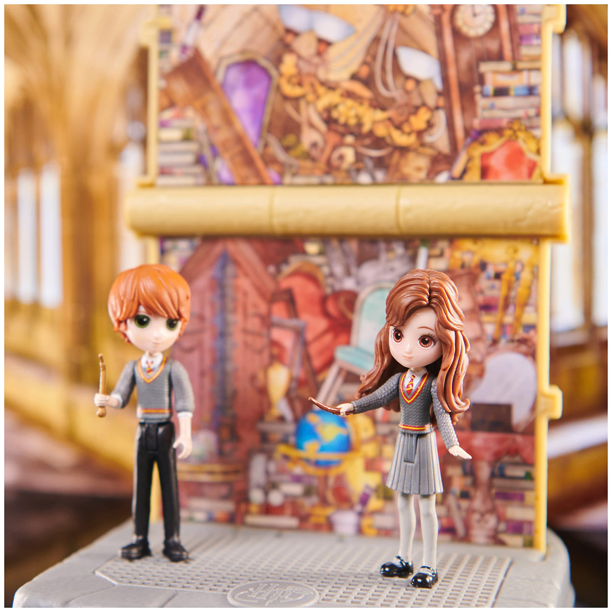 Wizarding World, set Stanza delle Necessità 2 in 1 con 2 bambole articolate e 3 accessori, collezione Harry Potter, giocattoli per bambini dai 5 anni in su