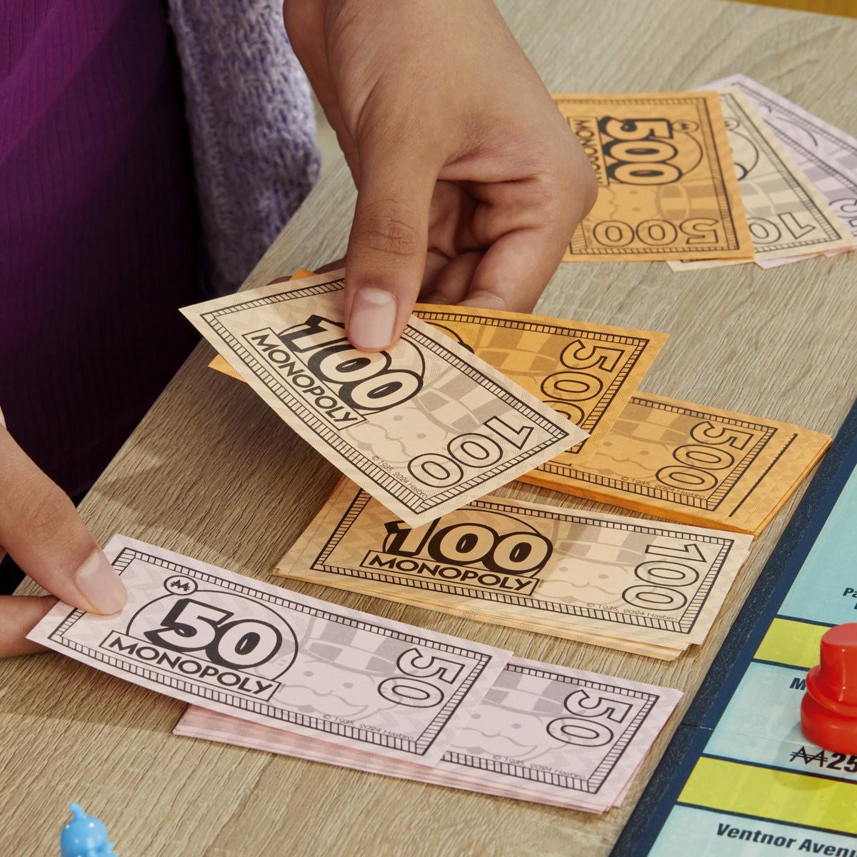 Hasbro Gaming Monopoly - Lo Scontro, Gioco da Tavolo per 2-8 Giocatori, Gioco per Bambini e Bambine da 8 Anni in Su, Divertimento Dinamico per Feste, Versione Italiana