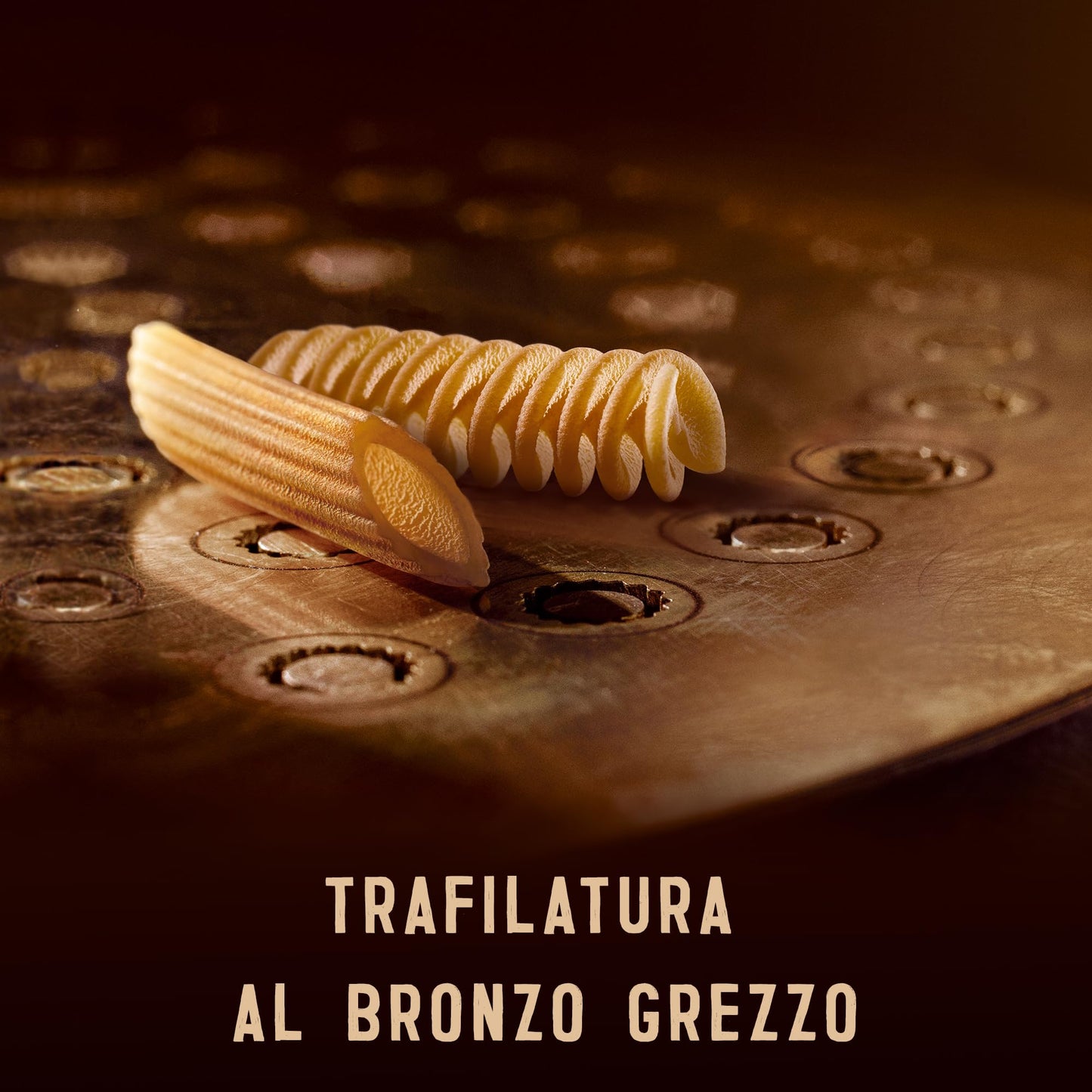 Barilla Pasta Al Bronzo Spaghetti Quadrati 100% Grano Italiano, Pasta Trafilata Al Bronzo con Lavorazione al Bronzo Grezzo, Spesso e Corposo, Alta Tenuta di Sugo e Cottura, 24 Confezioni da 500 g
