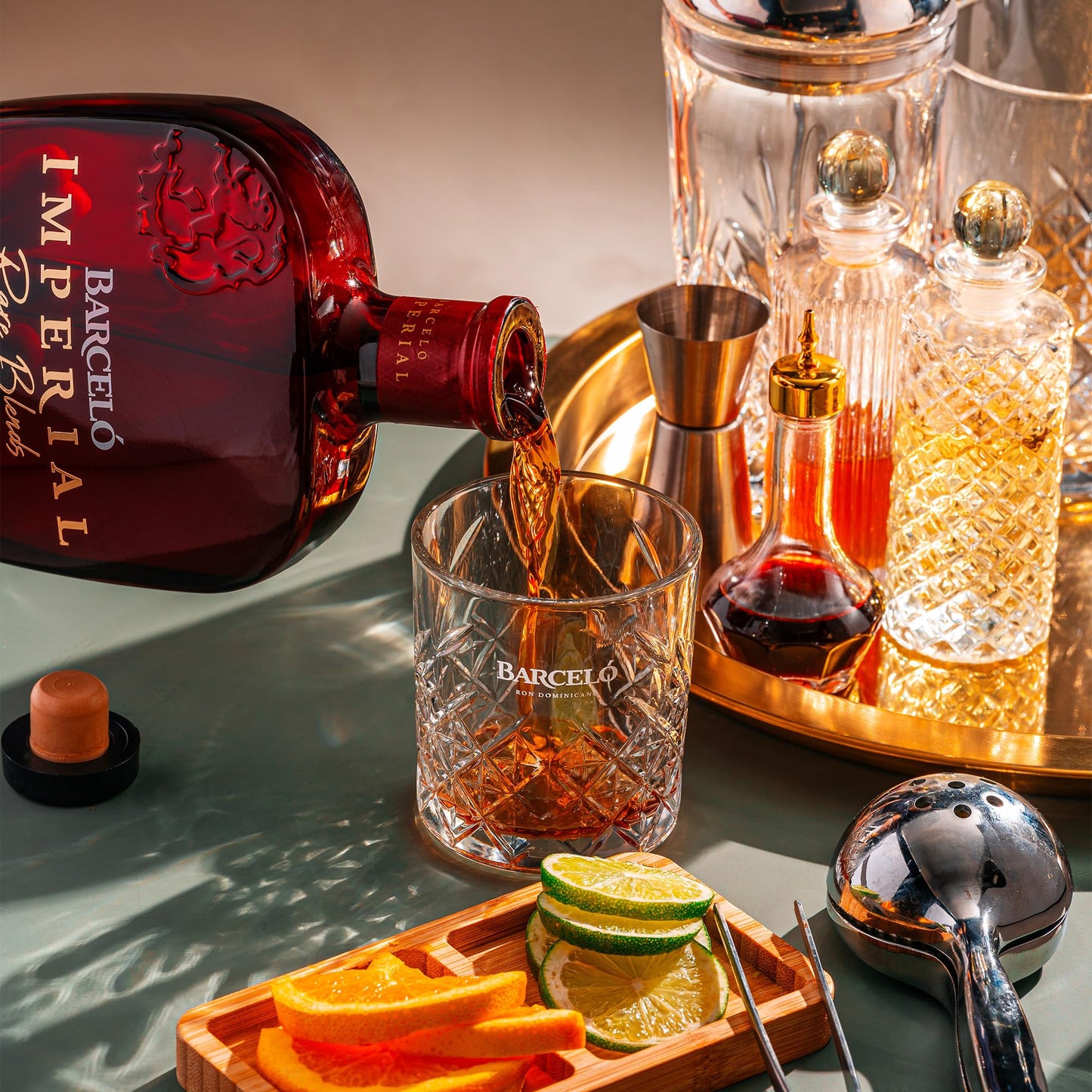 Ron Barceló, Imperial Porto Cask, Rum Ambrato, Invecchiato Naturalmente fino a 10 anni in Barrique di Rovere, 100% Succo di Canna da Zucchero, Gradazione 40% Vol - Bottiglia da 700 ml