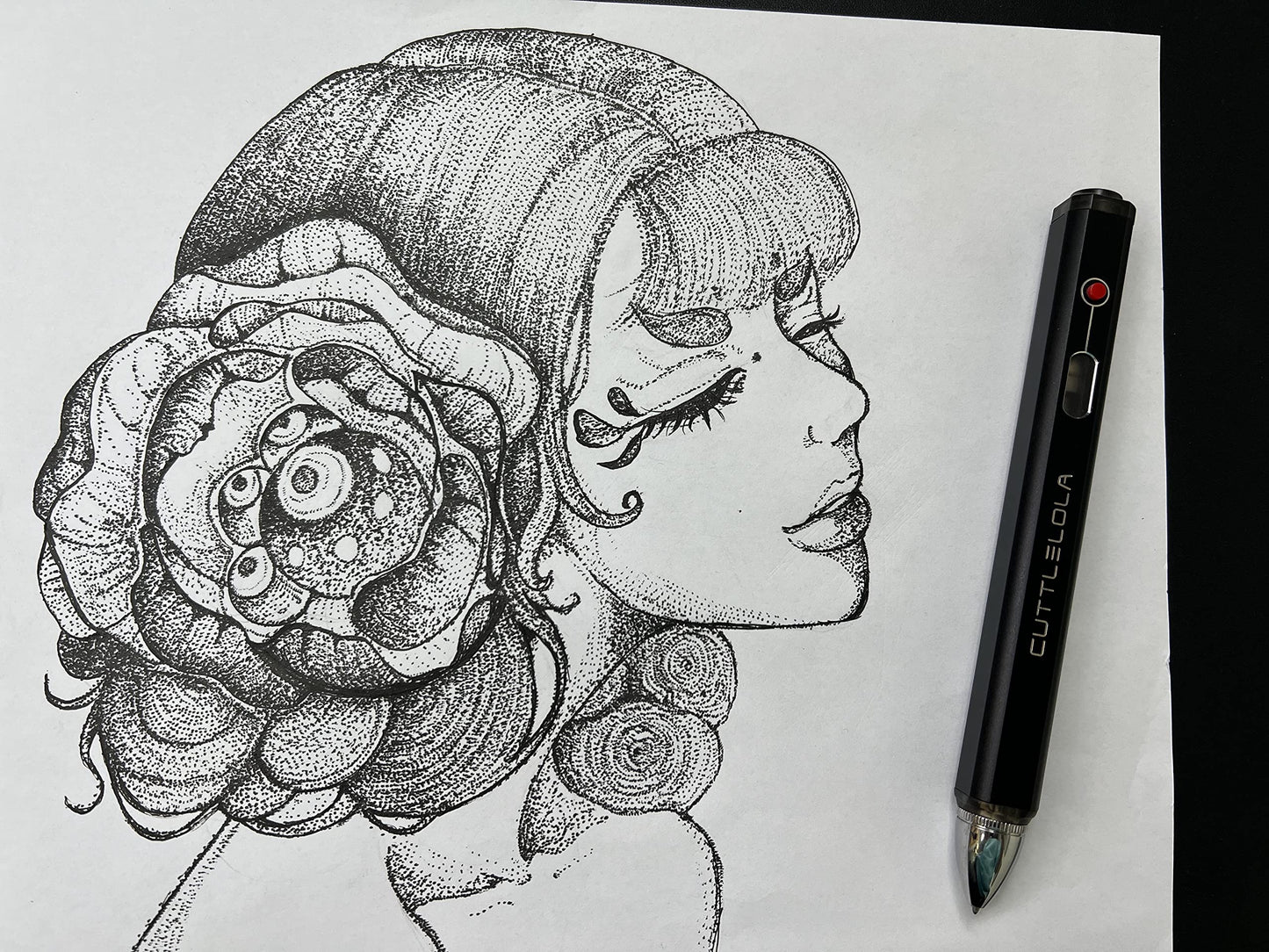 Cuttlelola DotsPen The Black Knight – Penna da disegno elettrica ricaricabile, multi-velocità, 195,04 g (confezione da 1)