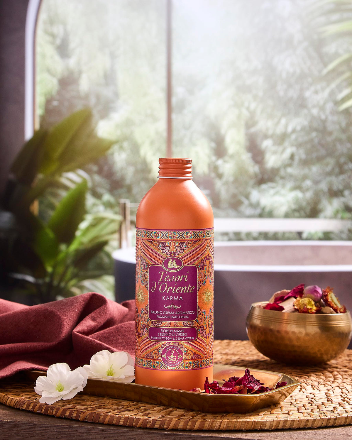 Tesori d'Oriente Bagno crema "Karma", 500 ml, bagno aromatico con fiore di Nashi e legno di cedro, esperienza spa per la casa, rituali benessere per corpo e sensi
