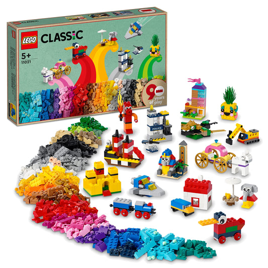 LEGO 11021 Classic 90 Anni di Gioco, Scatola con Mattoncini Colorati per 15 Mini Costruzioni di Modelli Iconici come un Treno Giocattolo, Giochi per Bambini dai 5 Anni