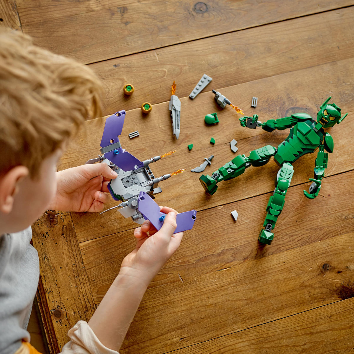 LEGO | Marvel Personaggio Costruibile di Goblin, Gioco d'Azione per Bambini e Bambine da 8 Anni, Action Figure del Nemico di Sider-Man con Arti Snodabili, Aliante e Bombe-Zucca, Idea Regalo 76284
