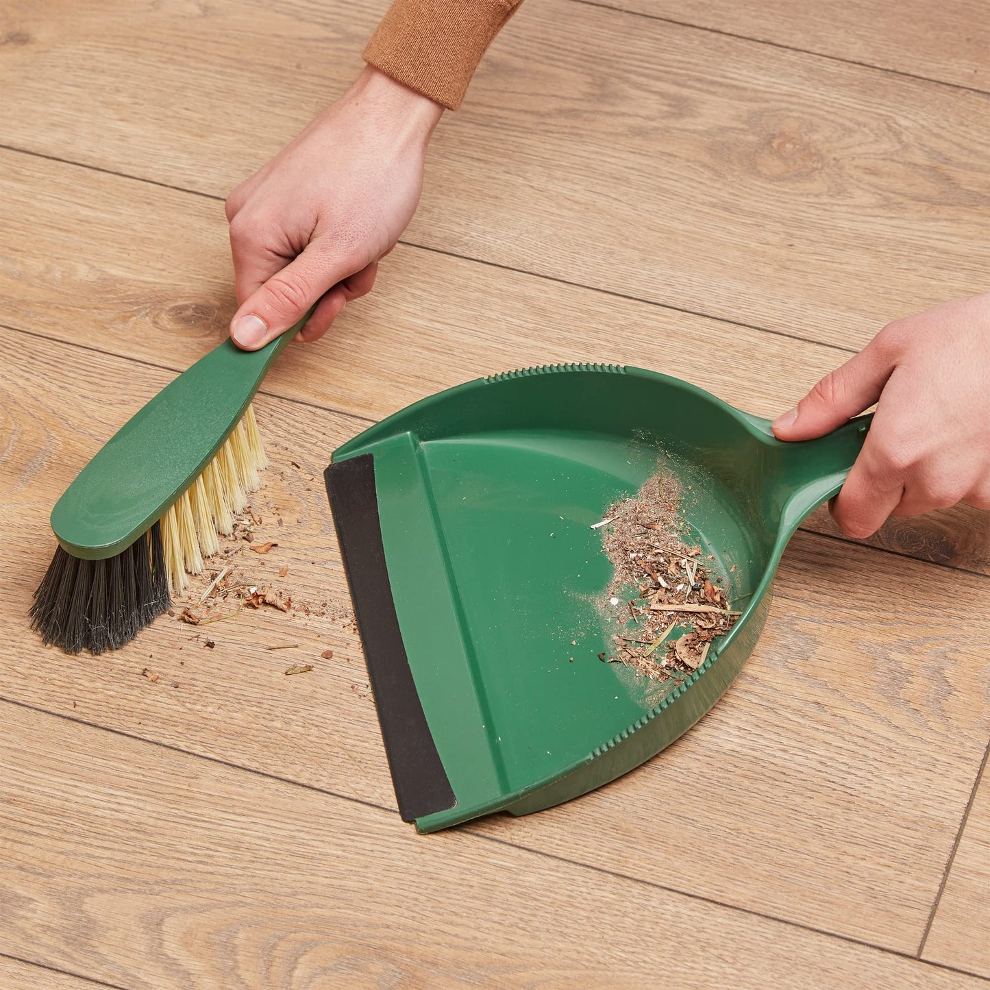 Spontex Set di scopino realizzato al 100% con materiali riciclati e 2 tipi di setole, pulizia efficiente e veloce, 1 set