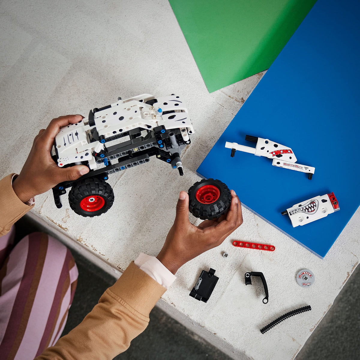 LEGO Technic Monster Jam Monster Mutt Dalmata 42150, Camion Giocattolo per Bambini, Ragazzi e Ragazze dai 7 Anni in su, 2 in 1 Pull Back Racing Toys, Idea Regalo di Compleanno, Multicolor